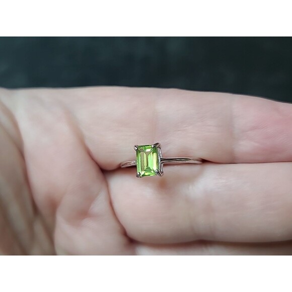 925 Sterling Silver Prong Set Peridot Rectangular Solitaire Ring, SIZE US 8 - Picture 1 of 10